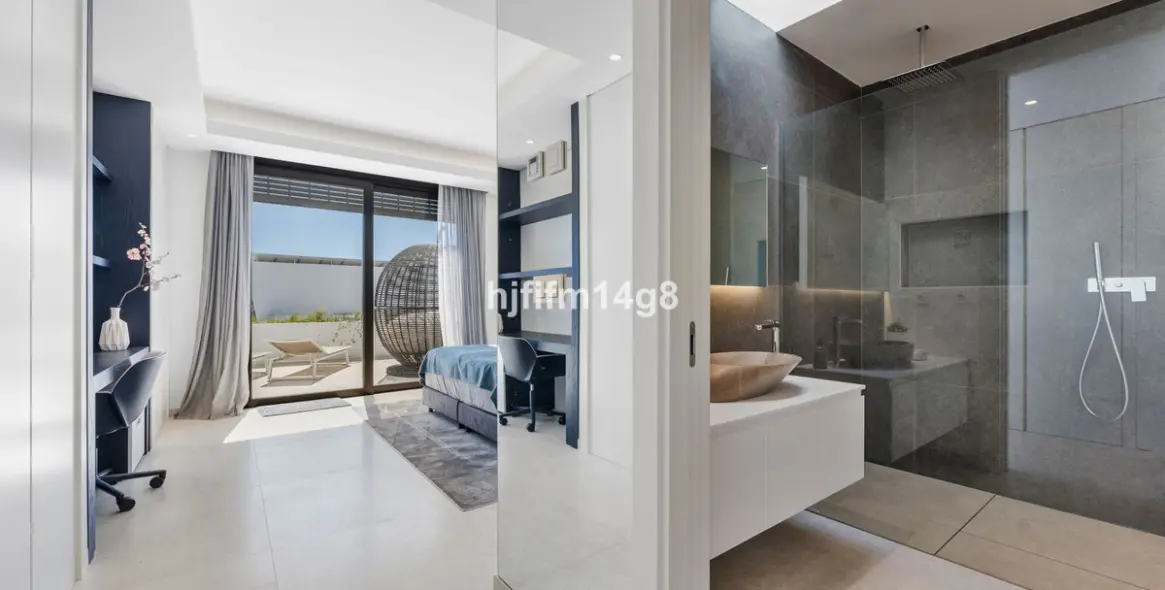 Venta de villa independiente en Los Flamingos 16