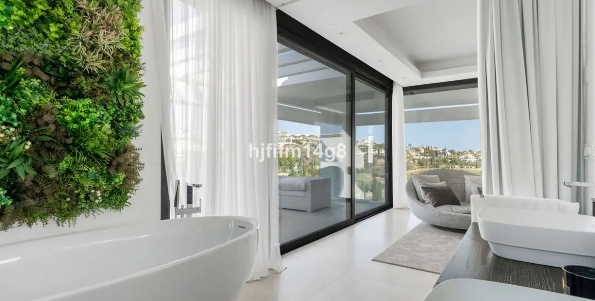 Venta de villa independiente en Los Flamingos 17