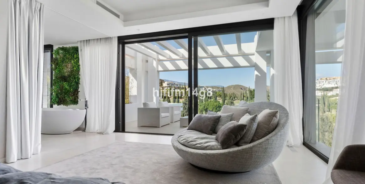 Venta de villa independiente en Los Flamingos 18