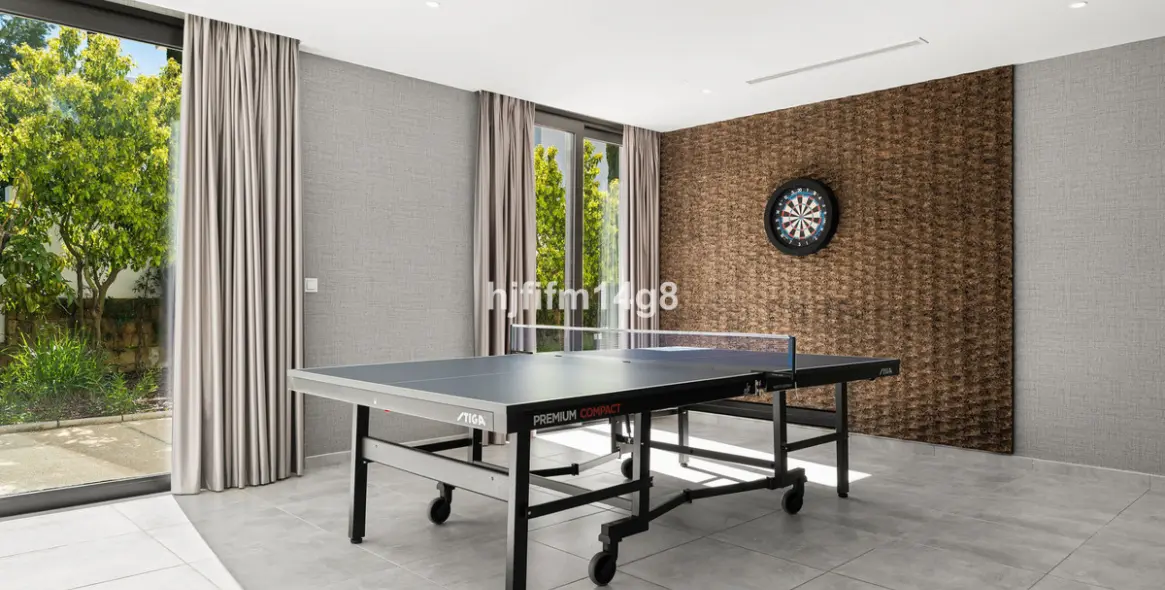 Venta de villa independiente en Los Flamingos 28