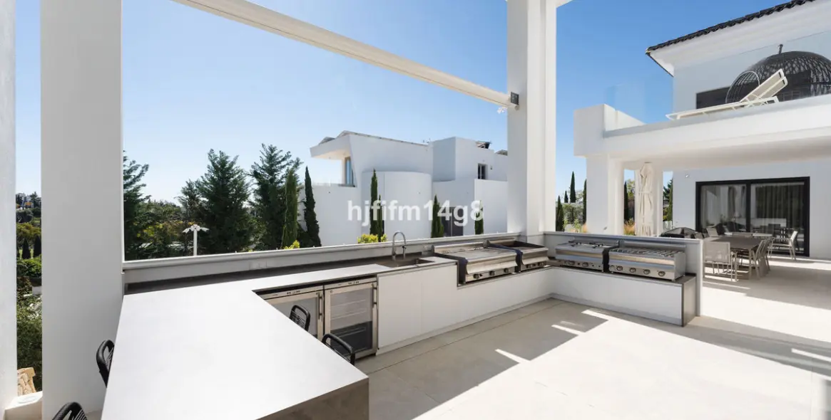 Venta de villa independiente en Los Flamingos 35