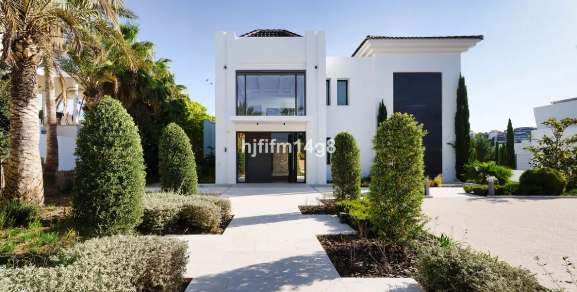 Venta de villa independiente en Los Flamingos 43