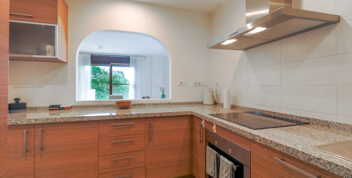 Long-term rent of middle floor apartment in Los Monteros 4