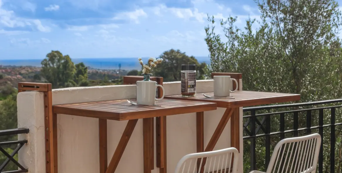 Long-term rent of middle floor apartment in Los Monteros 10