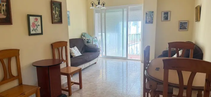 Sale of middle floor apartment in Estepona 1