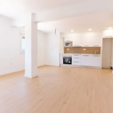 Sale of middle floor apartment in La Victoria