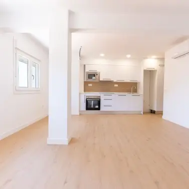 Sale of middle floor apartment in La Victoria