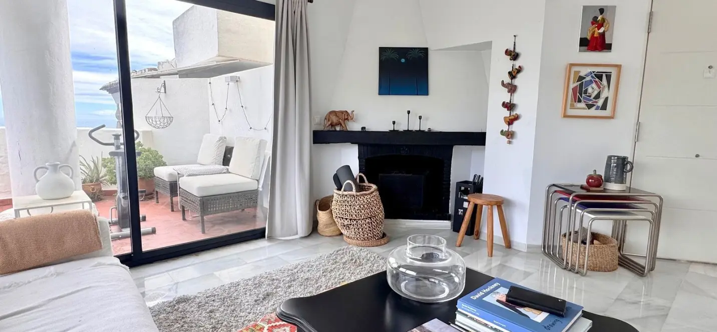 Sale of penthouse in Calahonda 0