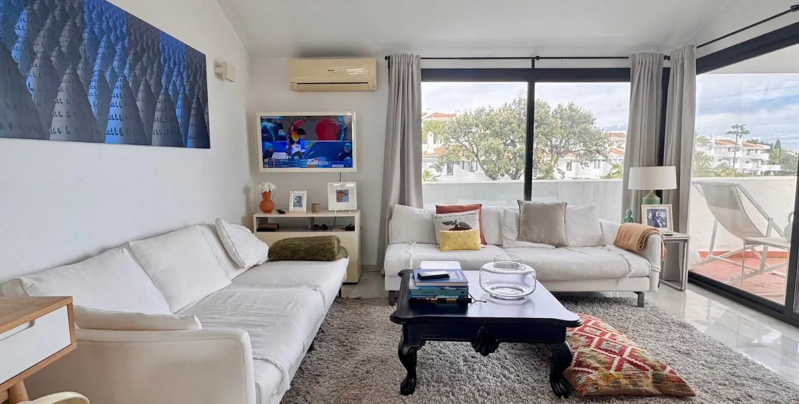 Sale of penthouse in Calahonda 2