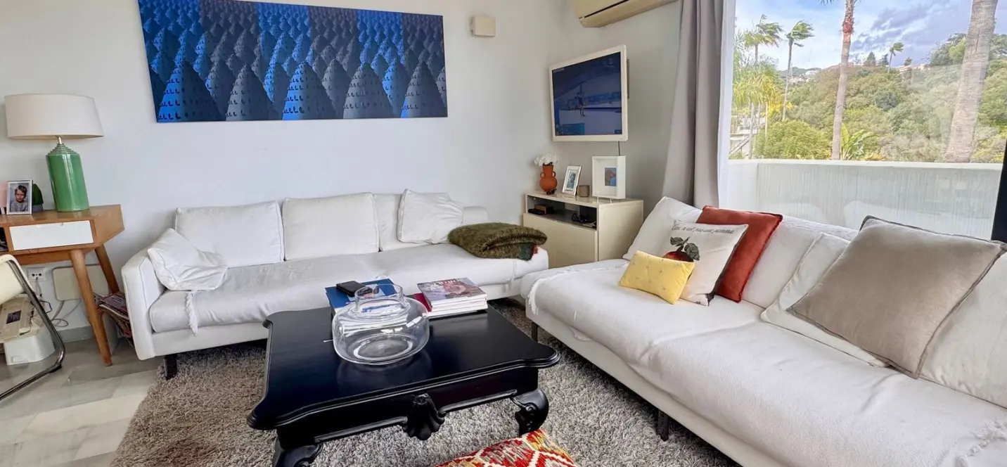 Sale of penthouse in Calahonda 2