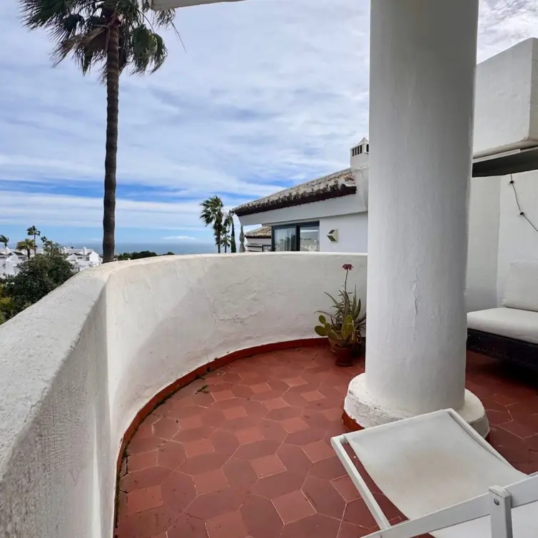 Sale of penthouse in Calahonda