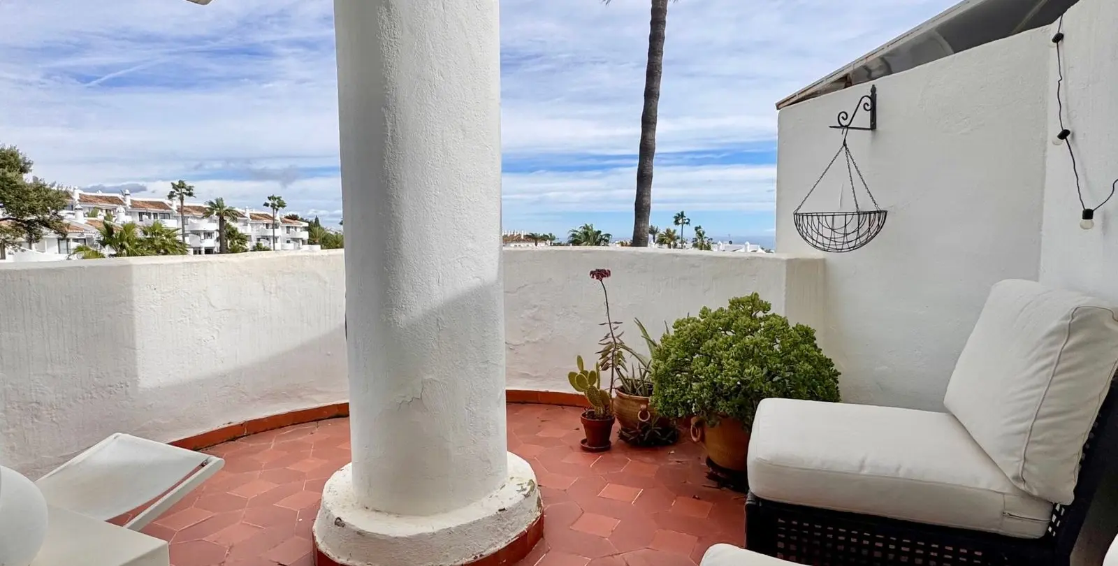 Sale of penthouse in Calahonda 5