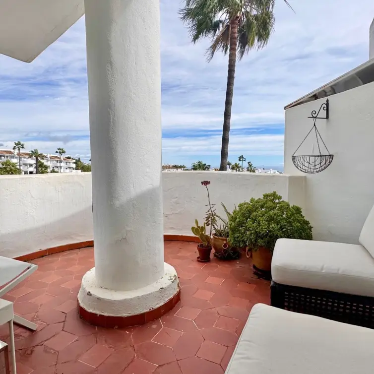 Sale of penthouse in Calahonda