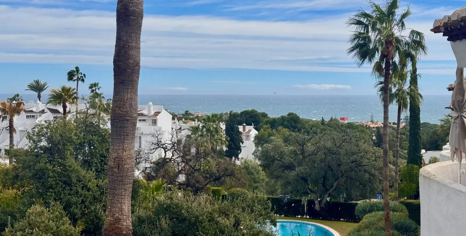 Sale of penthouse in Calahonda 7