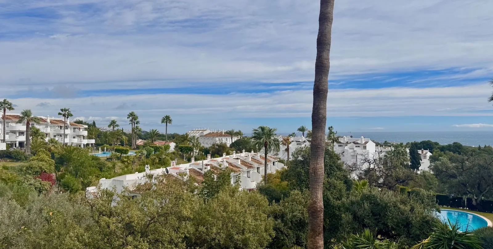 Sale of penthouse in Calahonda 8