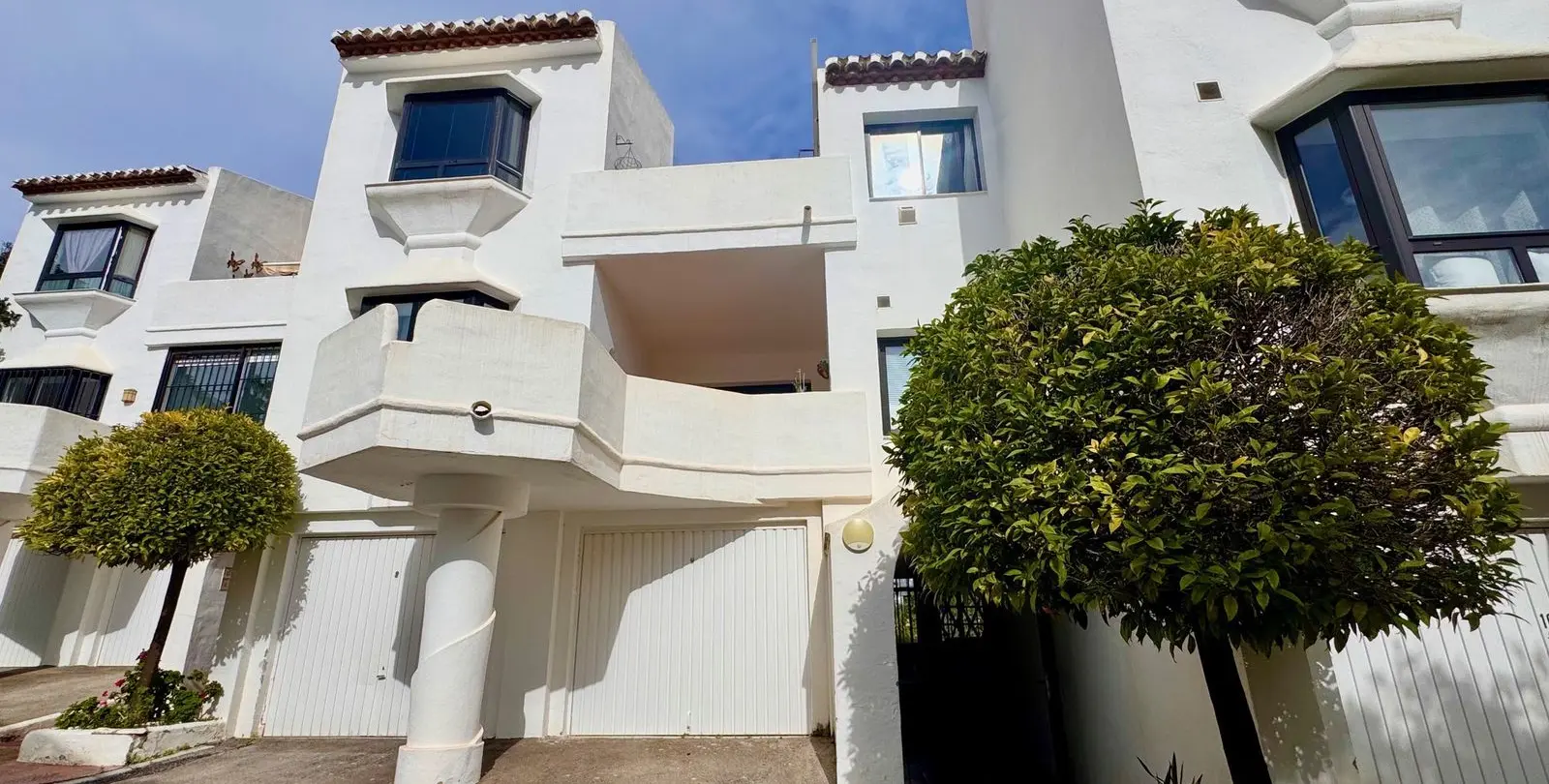 Sale of penthouse in Calahonda 18