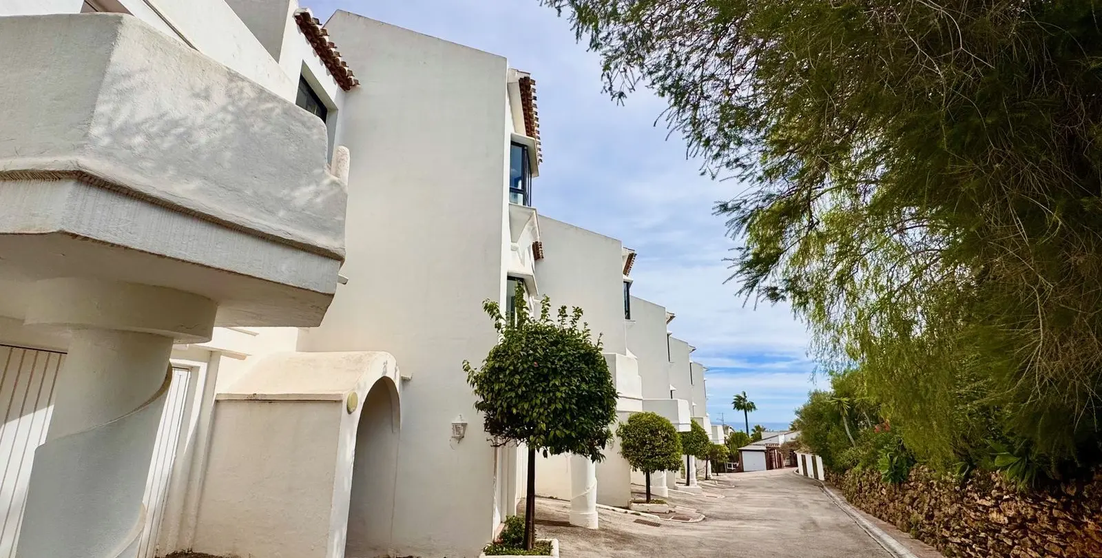 Sale of penthouse in Calahonda 19