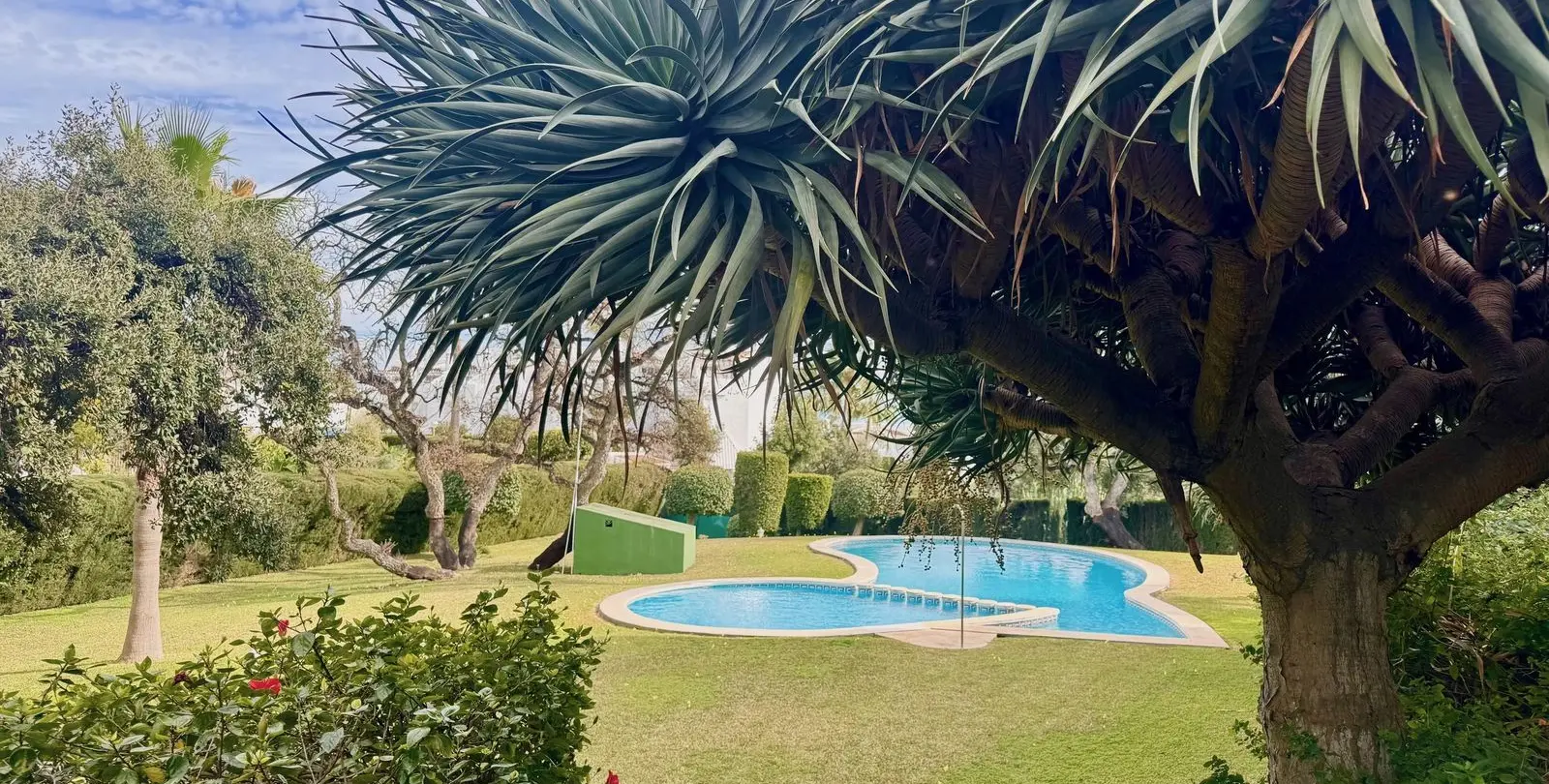 Sale of penthouse in Calahonda 21