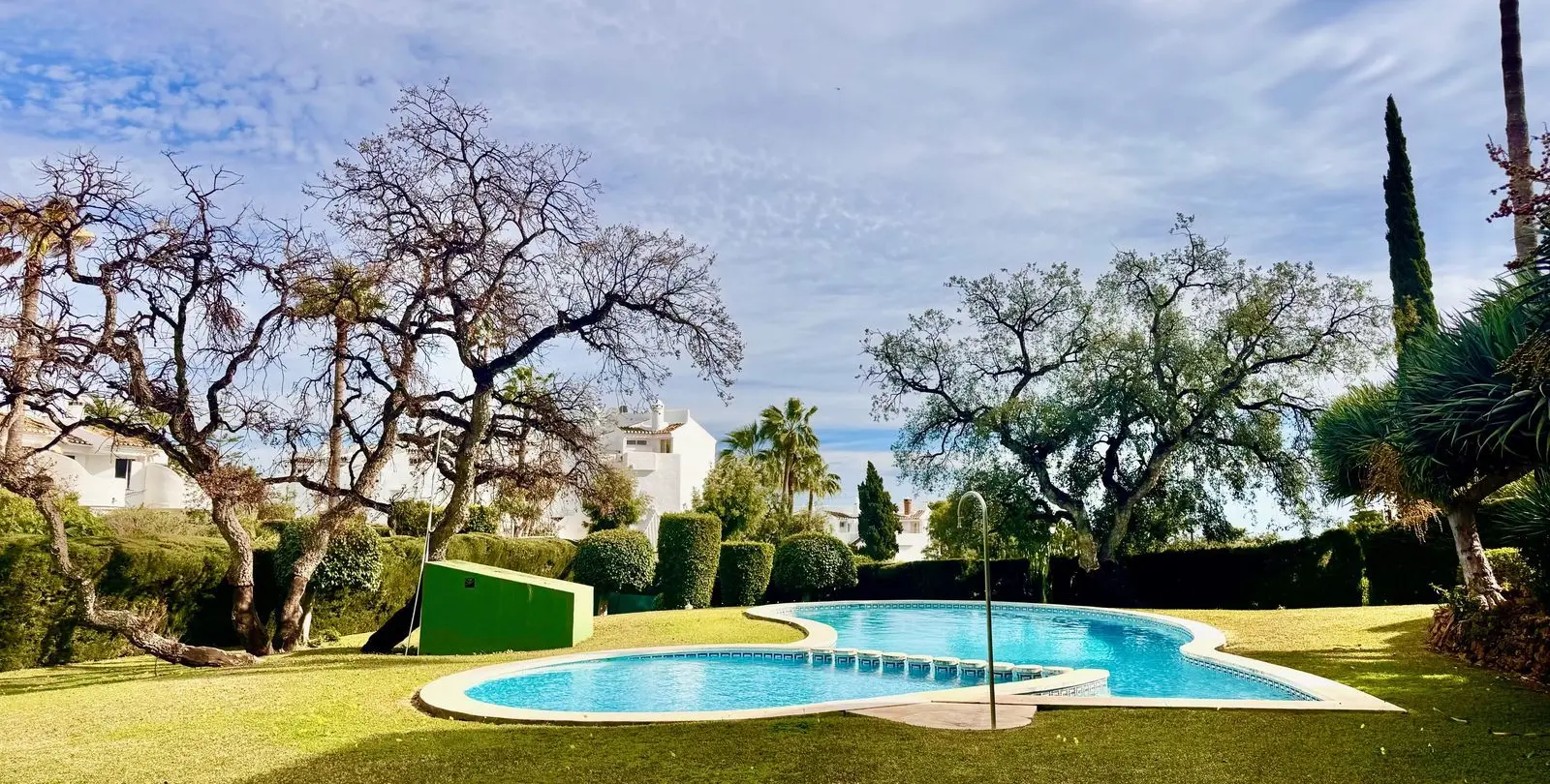 Sale of penthouse in Calahonda 22