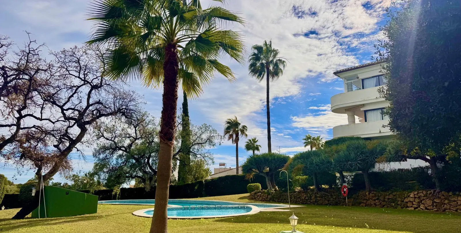 Sale of penthouse in Calahonda 24