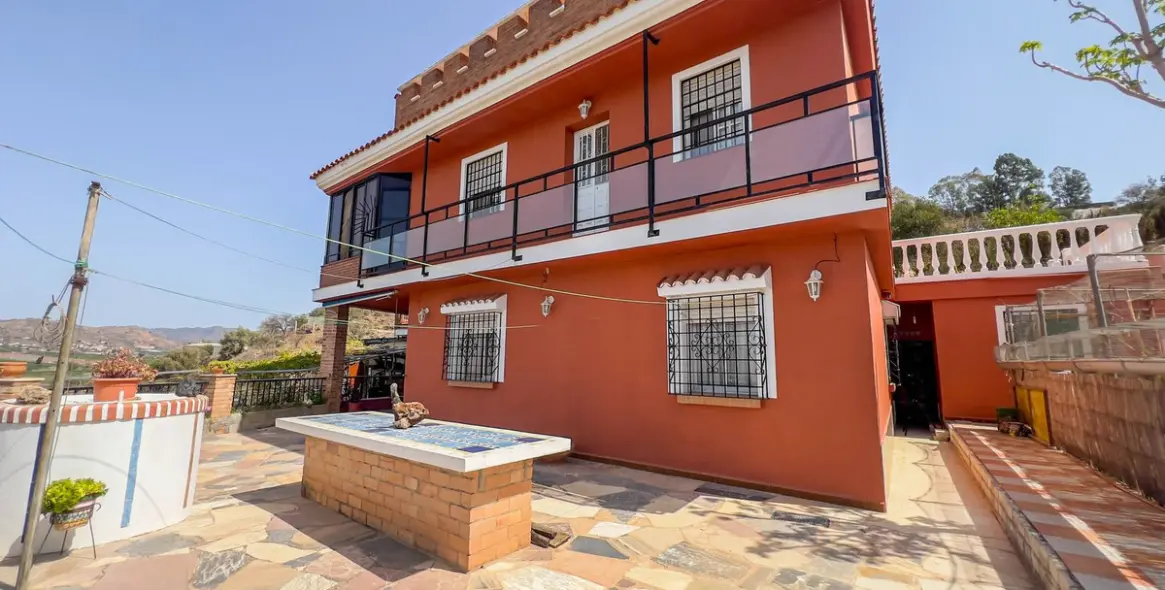 Sale of detached villa in Campanillas 1