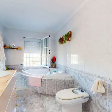 Sale of detached villa in Campanillas