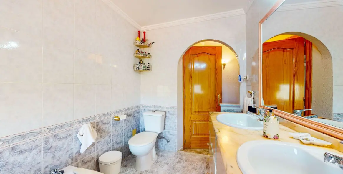 Sale of detached villa in Campanillas 9