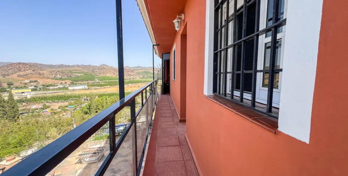 Sale of detached villa in Campanillas 16