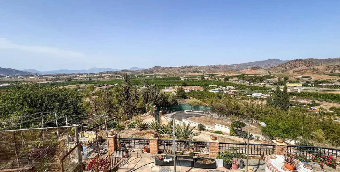 Sale of detached villa in Campanillas 26