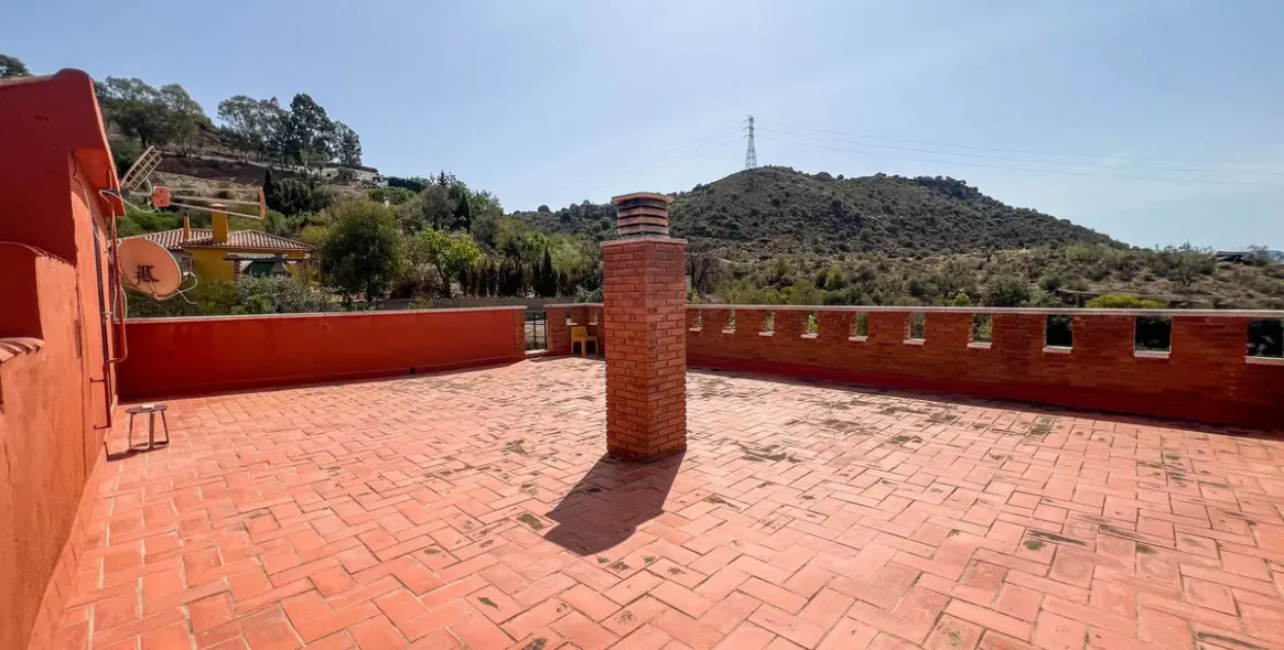 Sale of detached villa in Campanillas 27