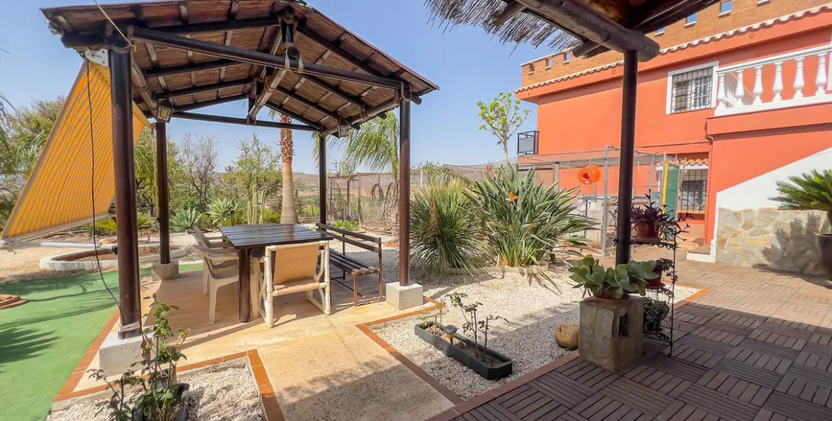 Sale of detached villa in Campanillas 28