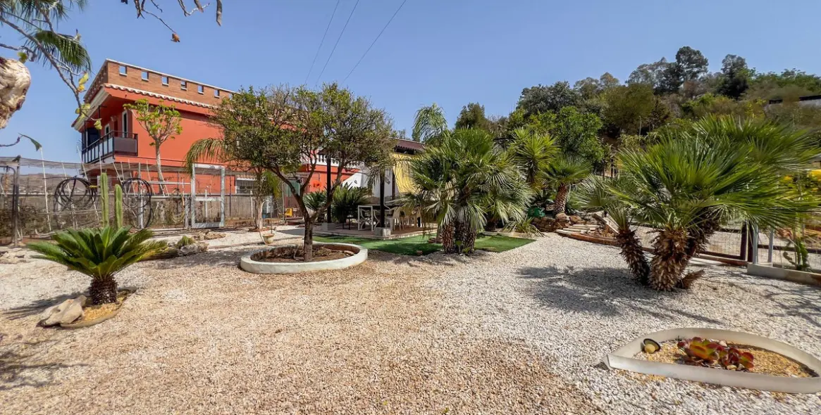 Sale of detached villa in Campanillas 38