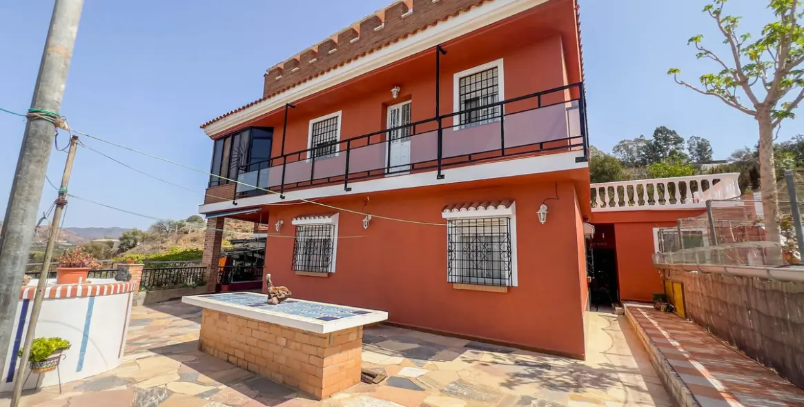 Sale of detached villa in Campanillas 43