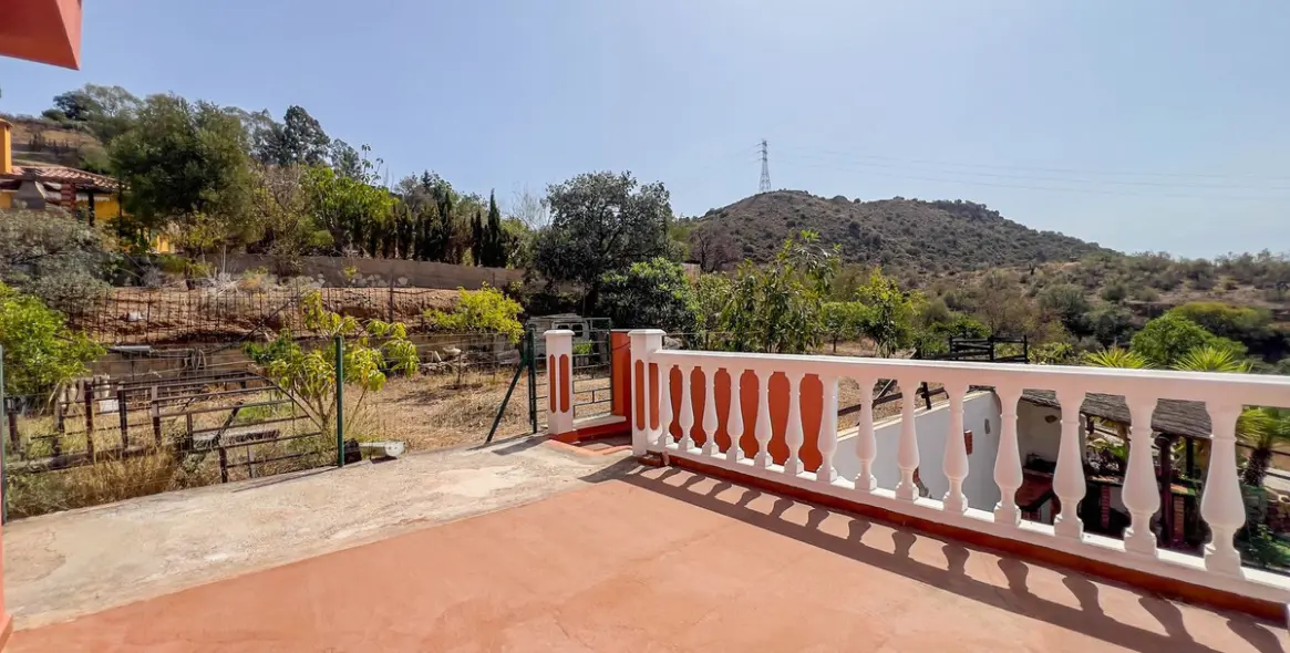 Sale of detached villa in Campanillas 46