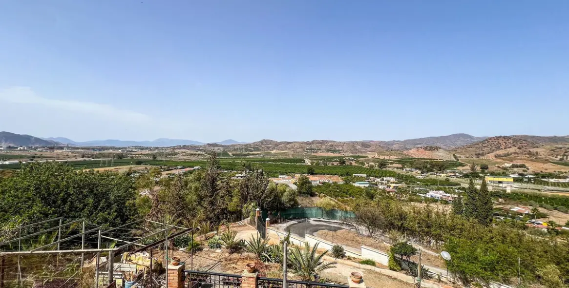 Sale of detached villa in Campanillas 55