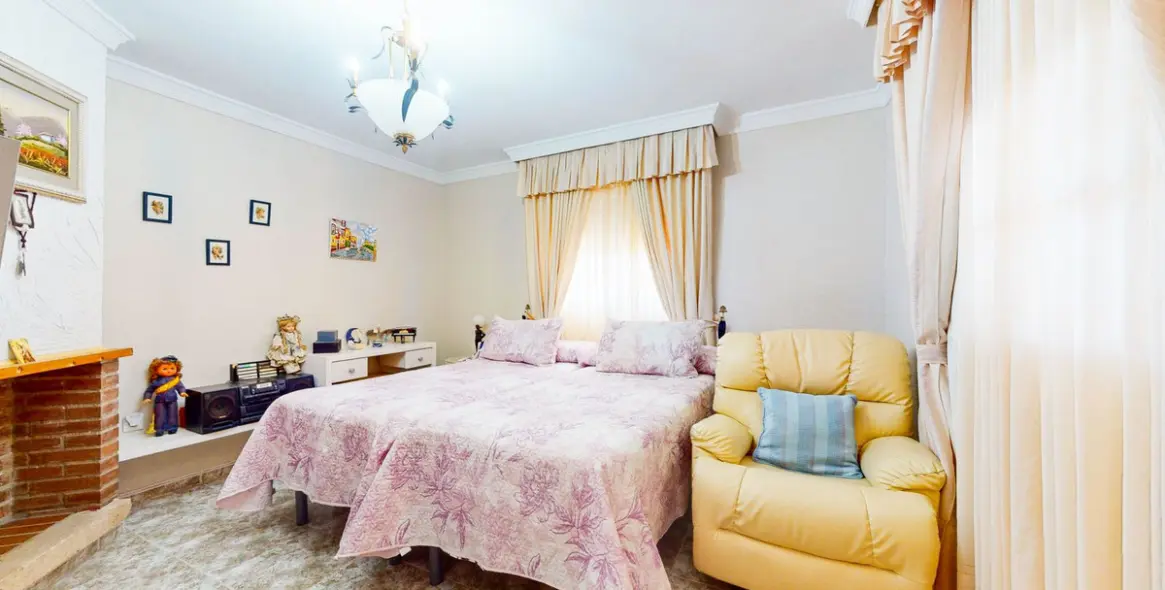 Sale of detached villa in Campanillas 58