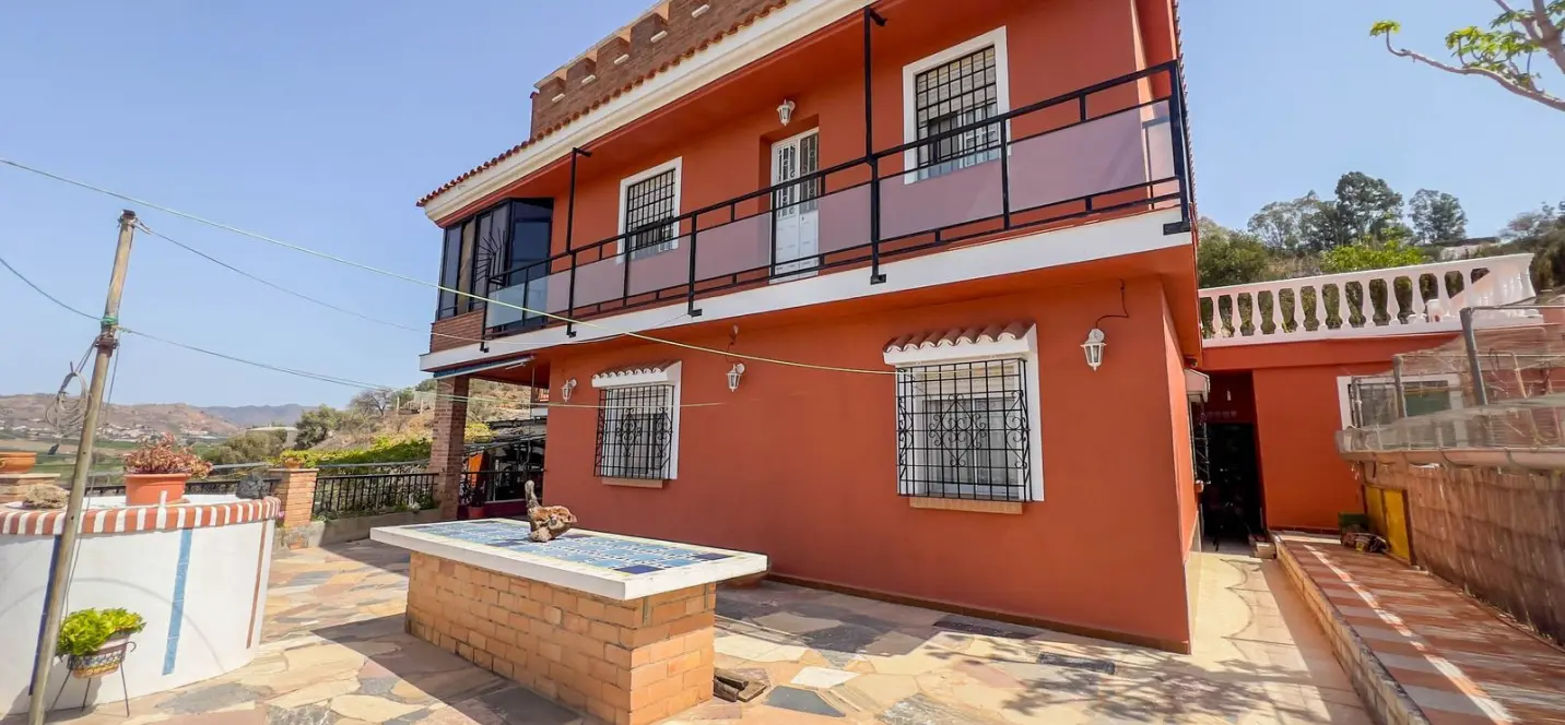 Sale of detached villa in Campanillas 0