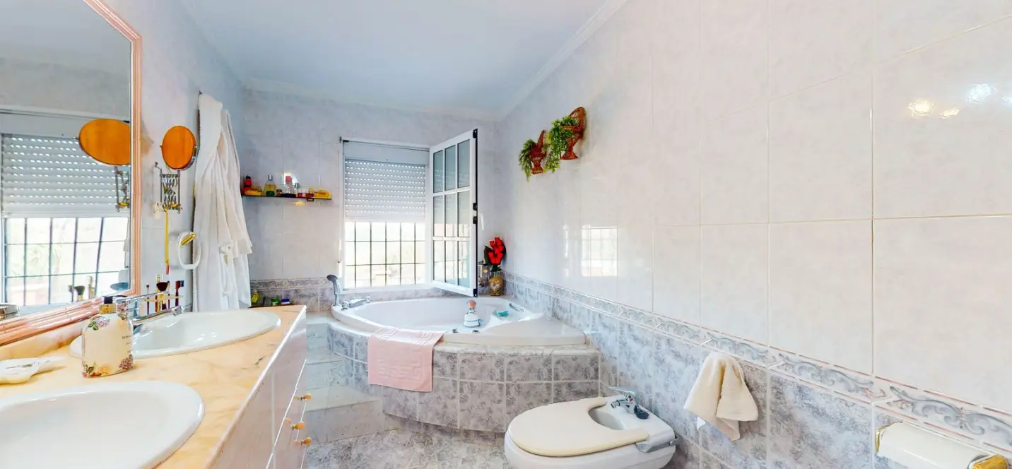 Sale of detached villa in Campanillas 3