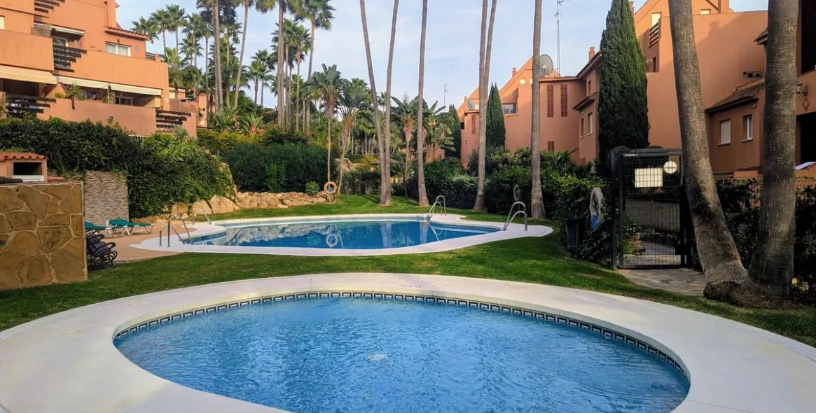 Sale of penthouse duplex in Casares 1