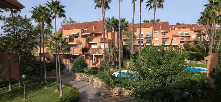 Sale of penthouse duplex in Casares 1