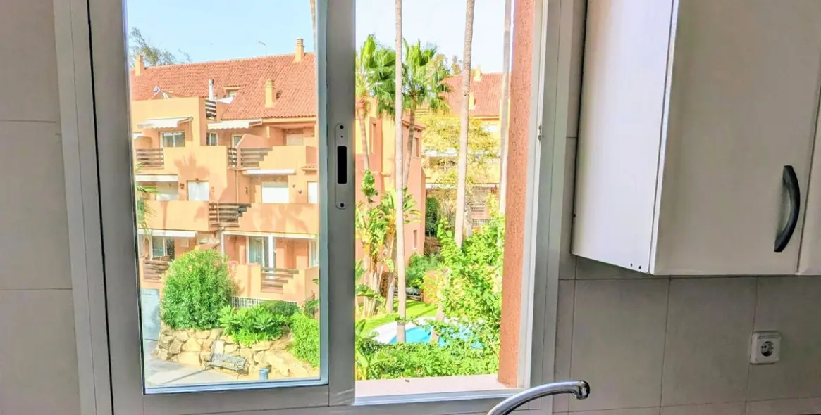 Sale of penthouse duplex in Casares 11