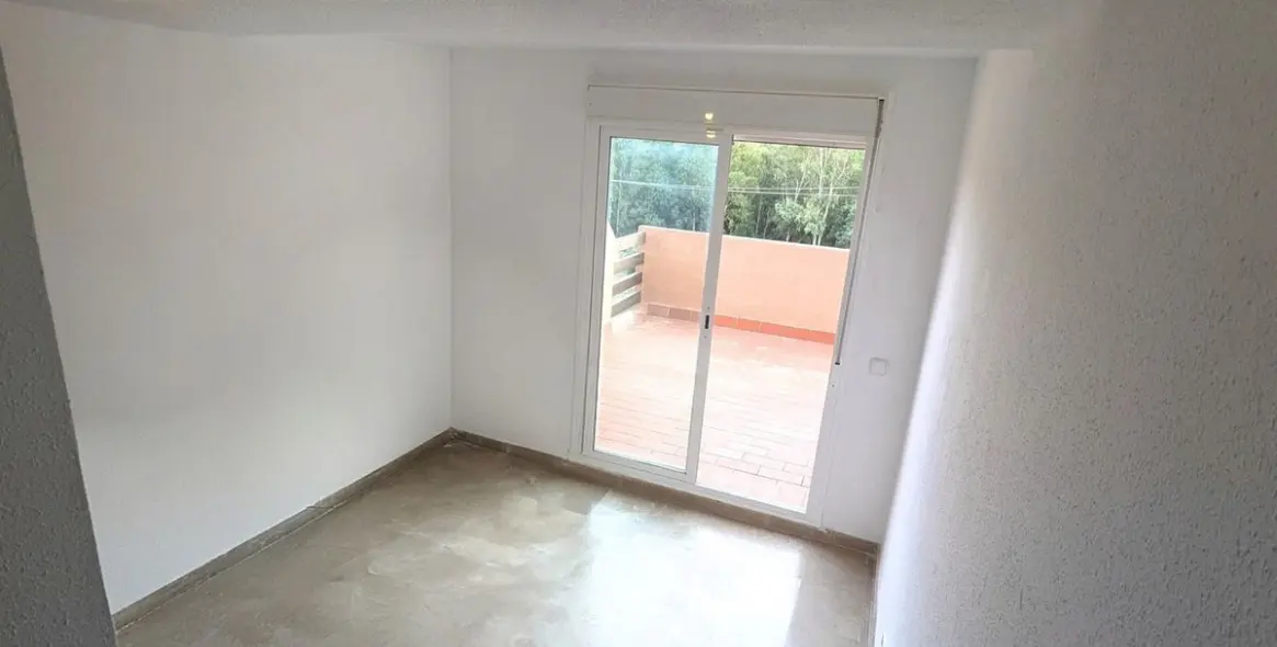 Sale of penthouse duplex in Casares 15