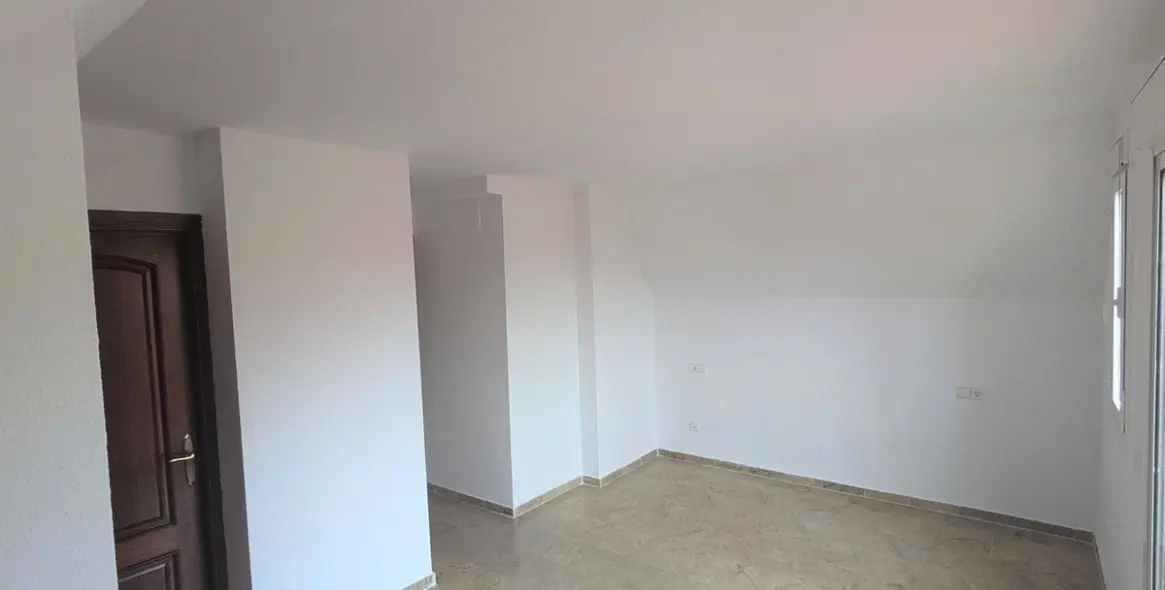 Sale of penthouse duplex in Casares 18