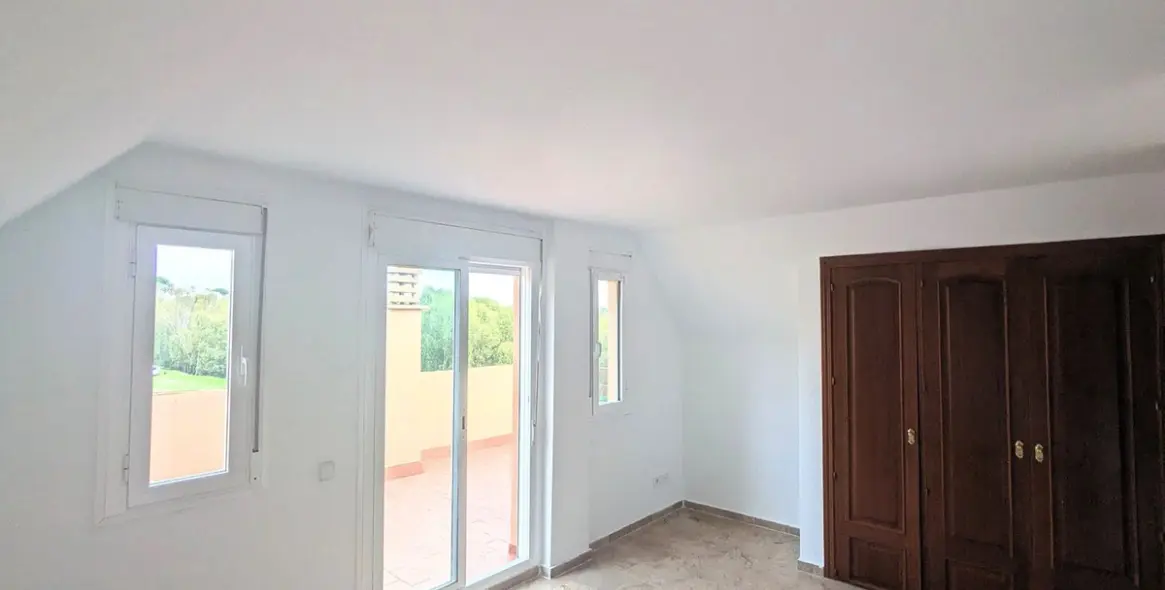 Sale of penthouse duplex in Casares 20