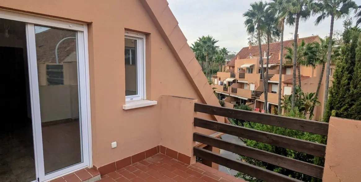 Sale of penthouse duplex in Casares 22