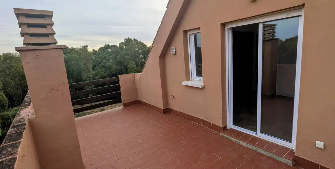 Sale of penthouse duplex in Casares 25