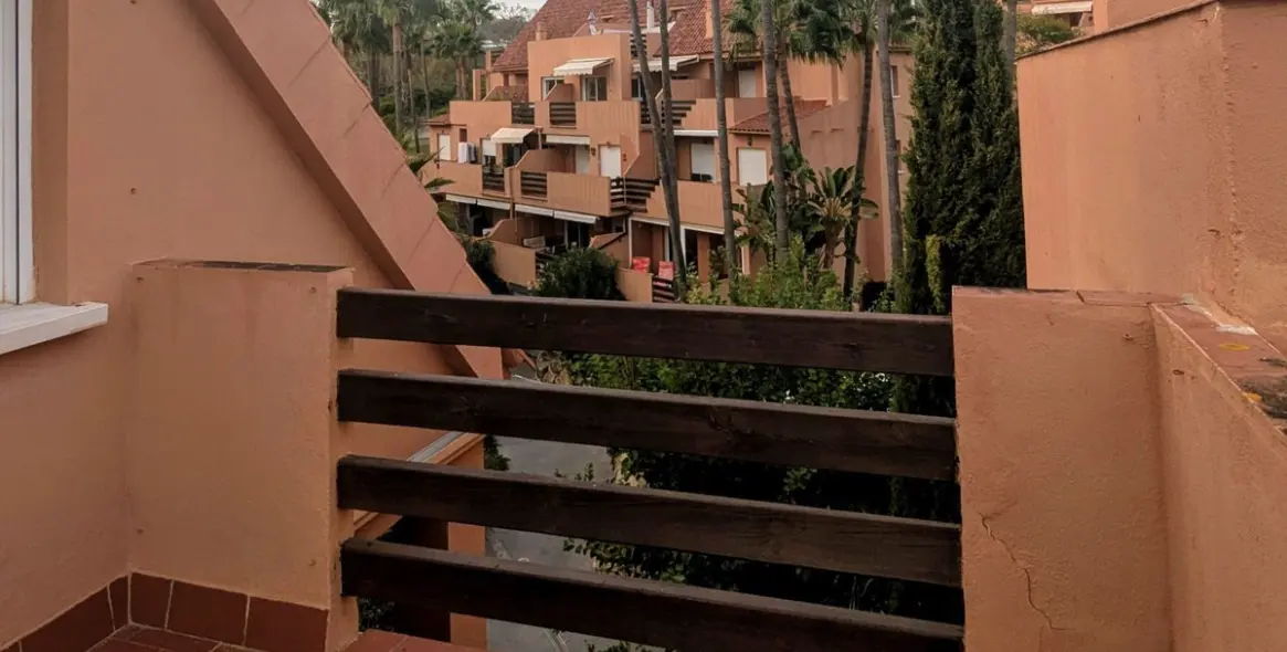 Sale of penthouse duplex in Casares 26