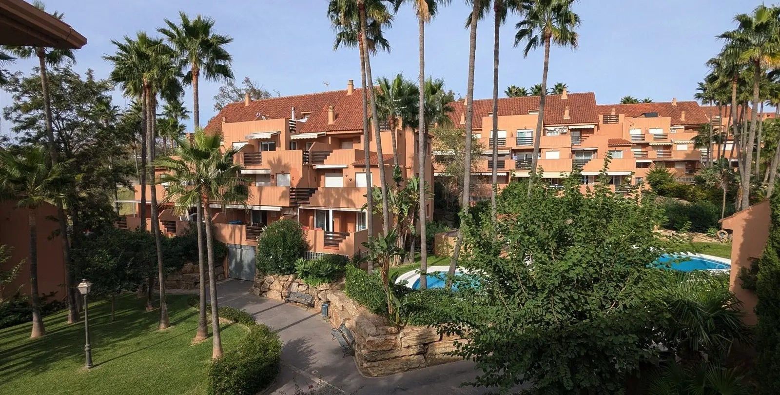 Продажа двухуровневого пентхауса в Casares 2