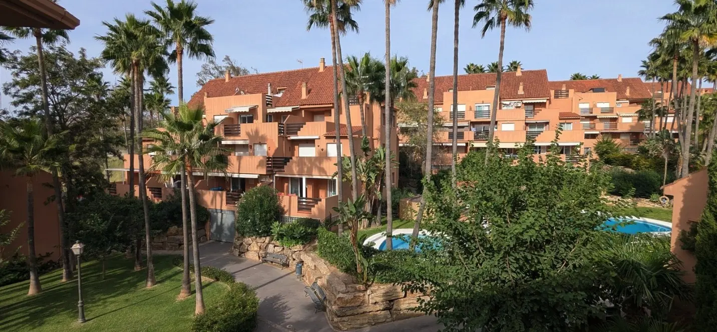 Продажа двухуровневого пентхауса в Casares 1