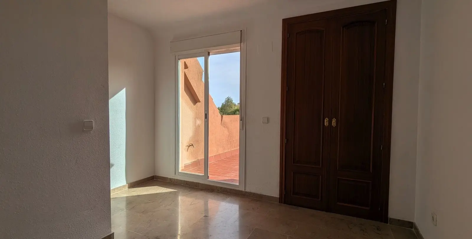 Продажа двухуровневого пентхауса в Casares 14